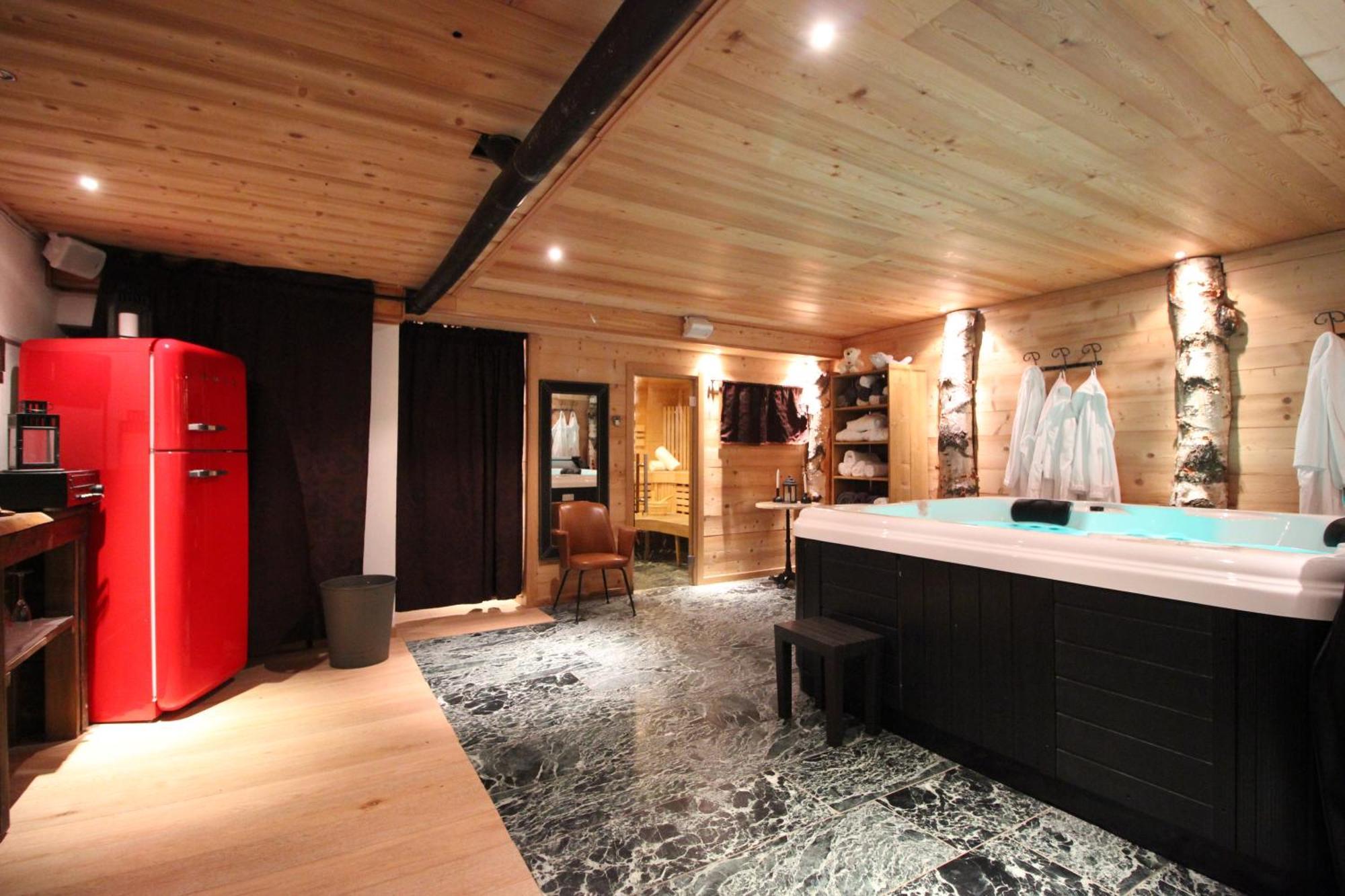 Hotell Millefiori- Alpine Event Lodge ヴァルトゥルナンシュ エクステリア 写真
