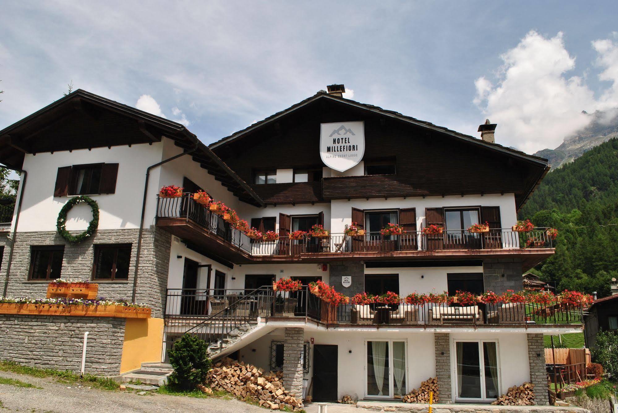 Hotell Millefiori- Alpine Event Lodge ヴァルトゥルナンシュ エクステリア 写真