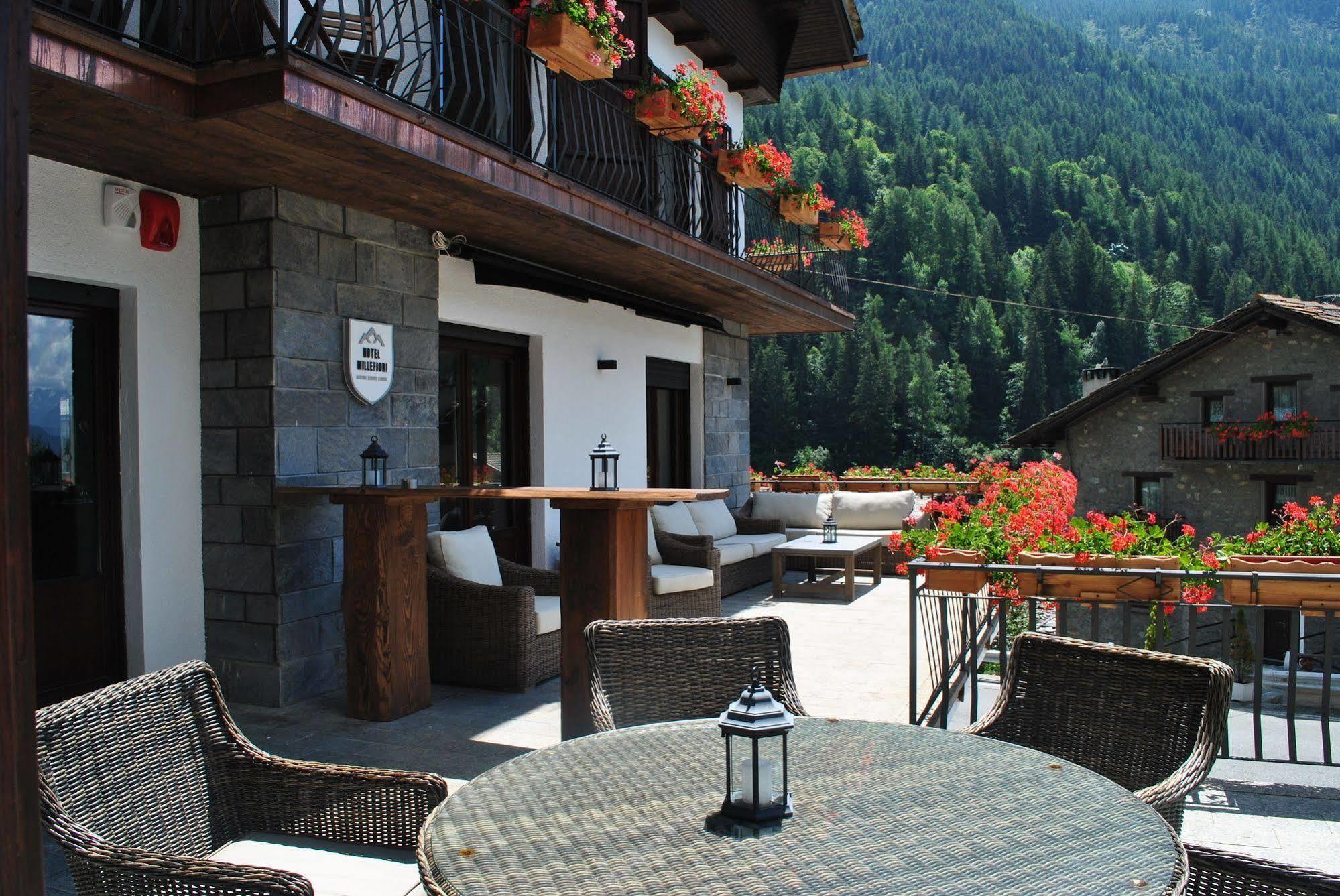 Hotell Millefiori- Alpine Event Lodge ヴァルトゥルナンシュ エクステリア 写真
