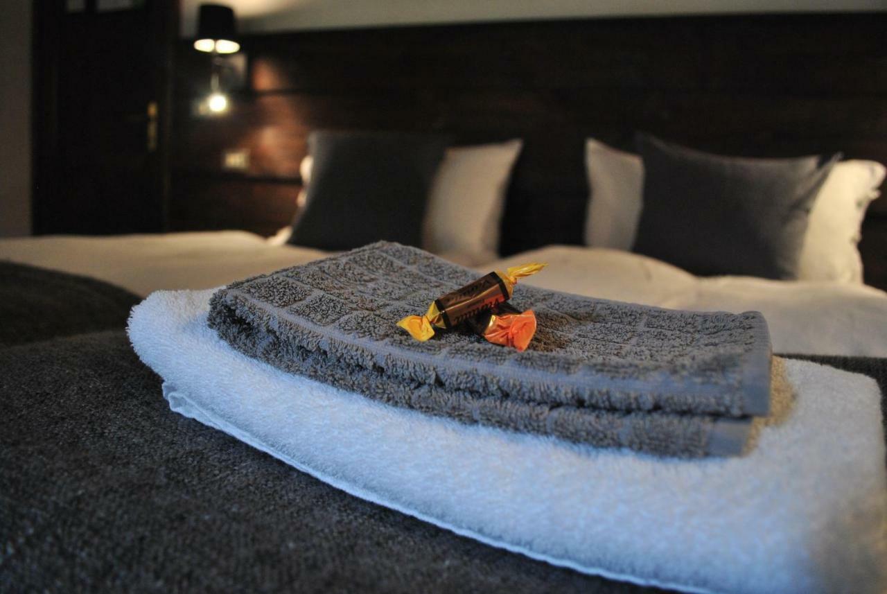 Hotell Millefiori- Alpine Event Lodge ヴァルトゥルナンシュ エクステリア 写真